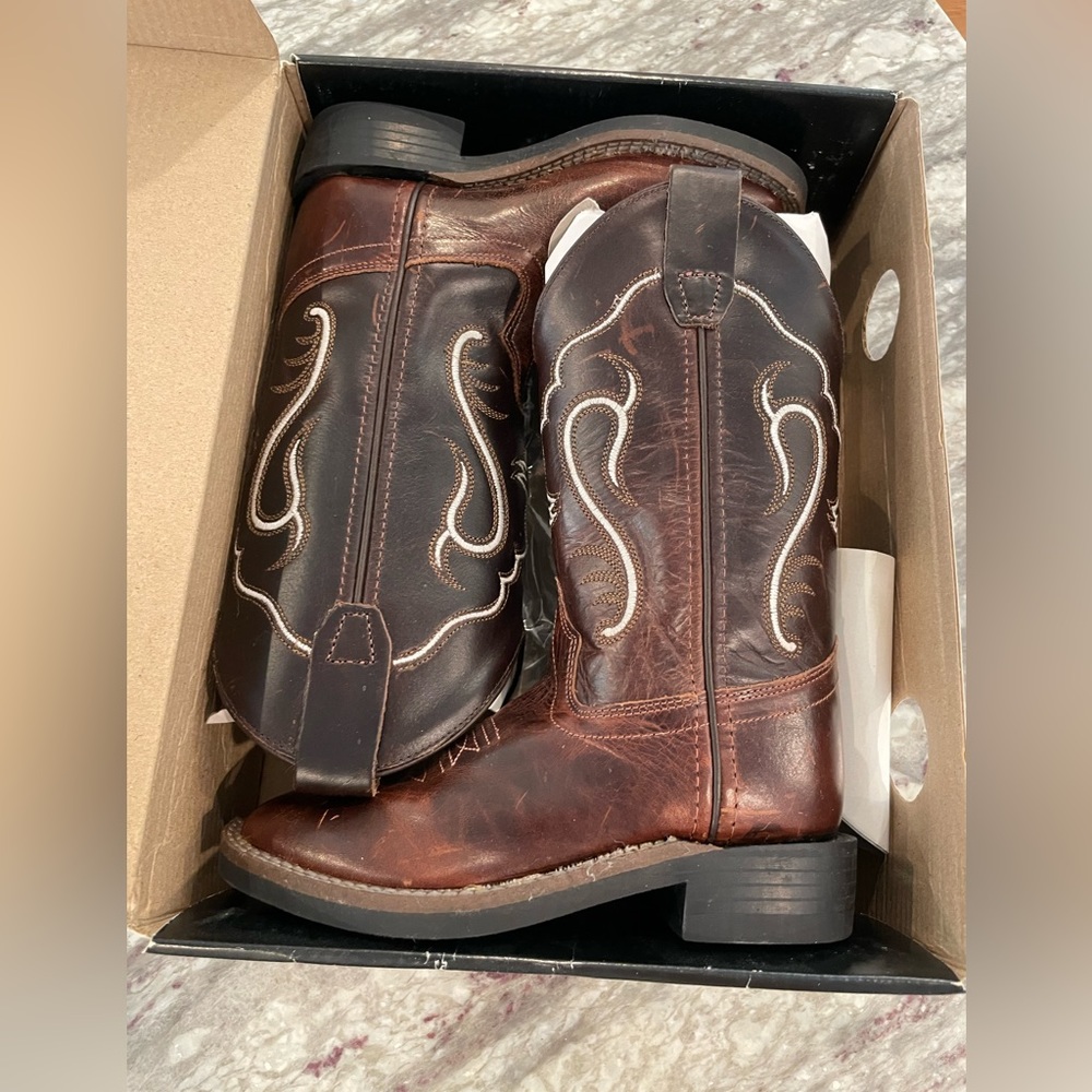 New in box kids leather boots size 11